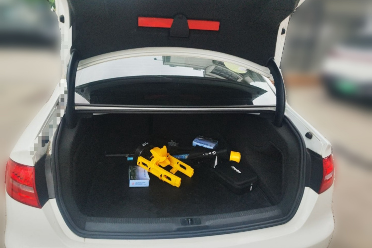 奥迪A4L 2015款 35 TFSI 自动标准型局部细节23