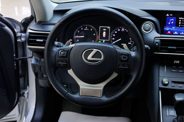 雷克萨斯IS 2017款 300 锋尚版局部细节13