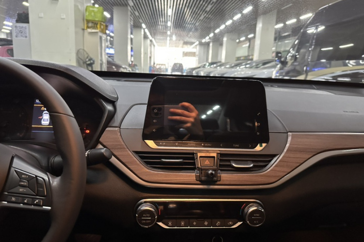 日产 天籁 2021款 2.0L XL 舒适版中控内饰7003