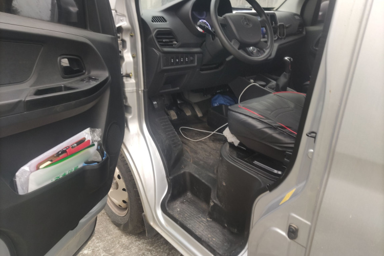 长安凯程 长安睿行M60 2023款 1.6L CNG舒适型客车6座中控内饰20