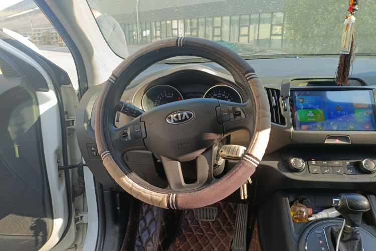 起亚 智跑 2016款 2.0L 自动两驱版GL中控内饰13