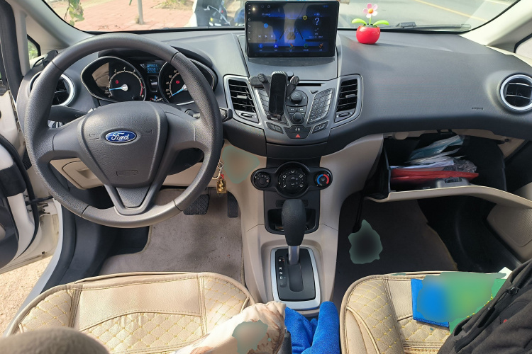 福特 嘉年华 2013款 三厢 1.5L 自动时尚型中控内饰12