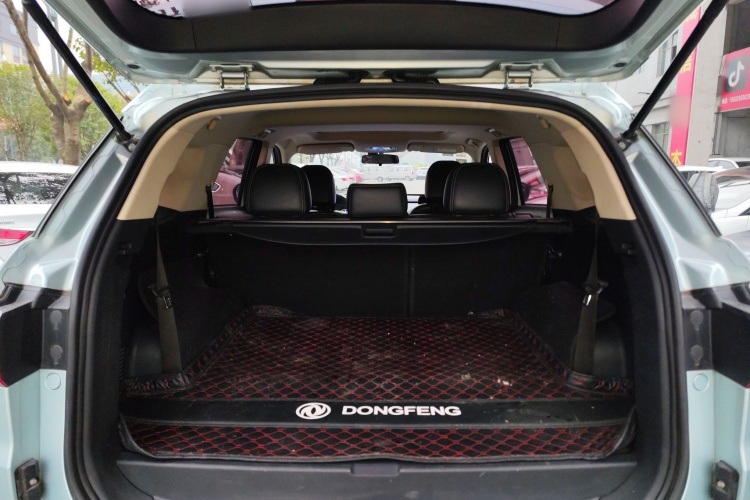 东风风光 风光S560 2018款 1.8L 手动豪华型 7座机舱底盘23