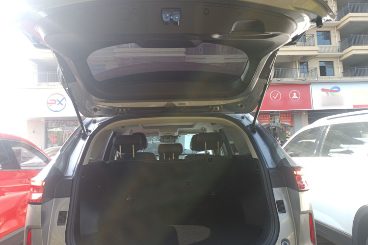 哈弗H6 2021款 第三代 2.0T 自动两驱Max机舱底盘23