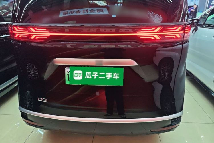 腾势D9 2025款 DM-i 四驱尊航型车身外观6
