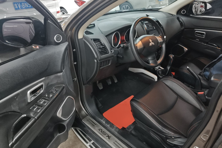 三菱 劲炫ASX 2018款 1.6L 手动两驱灵动版中控内饰20