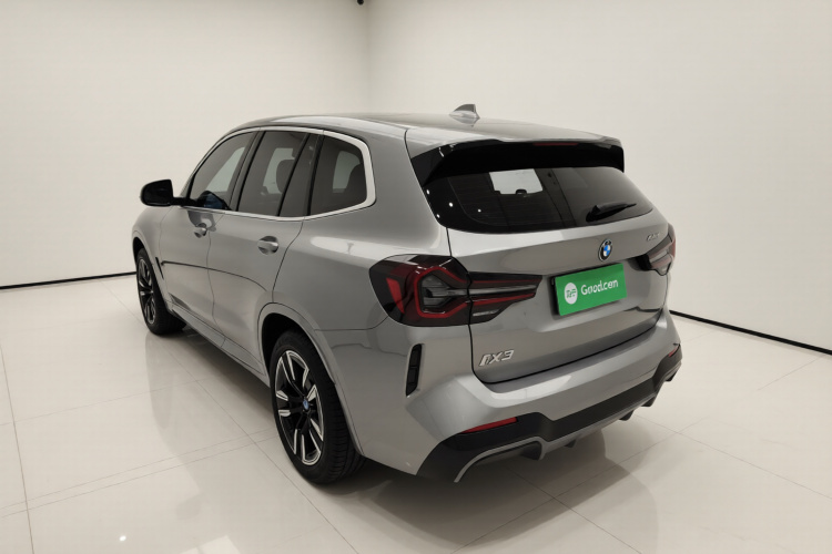 宝马iX3 2024款 领先型车身外观5