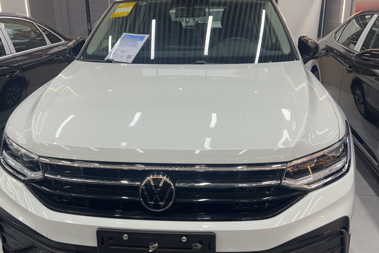 大众 途观L 2025款 出众款 300TSI 自动两驱龙腾版车身外观6001