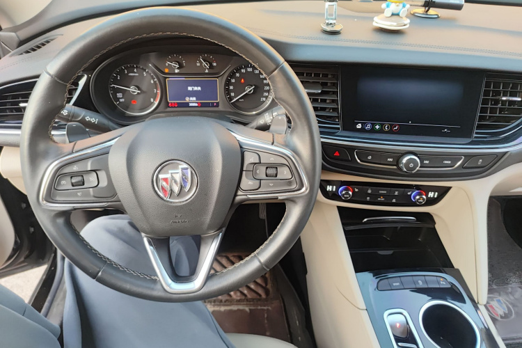 别克 君威 2020款 552T 精英型中控内饰12