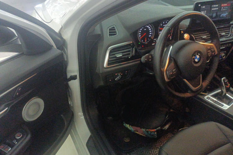 宝马1系 2023款 120i M运动版中控内饰20