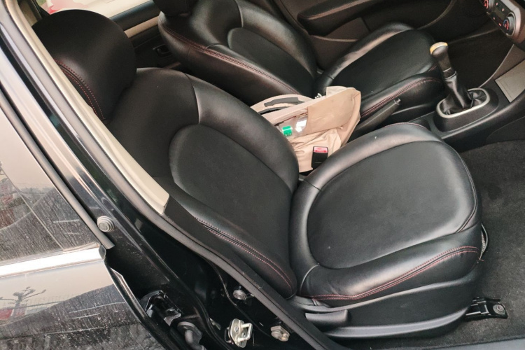 日产 轩逸 2012款 经典 1.6XE 手动舒适版局部细节41