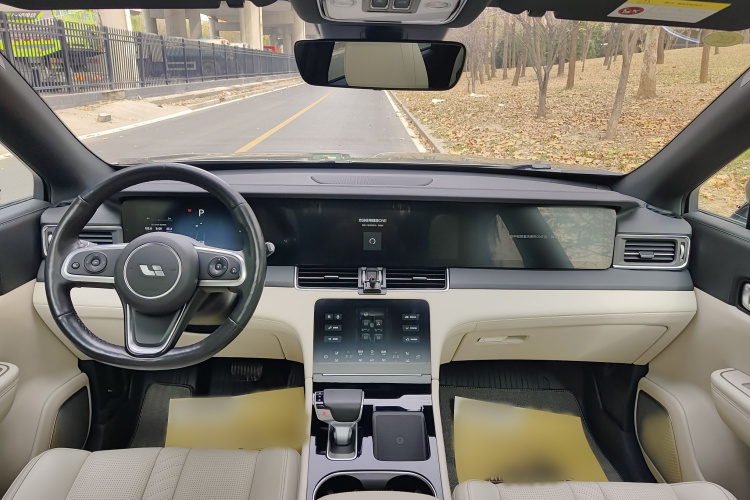 理想汽车 理想ONE 2020款 增程6座版中控内饰7003