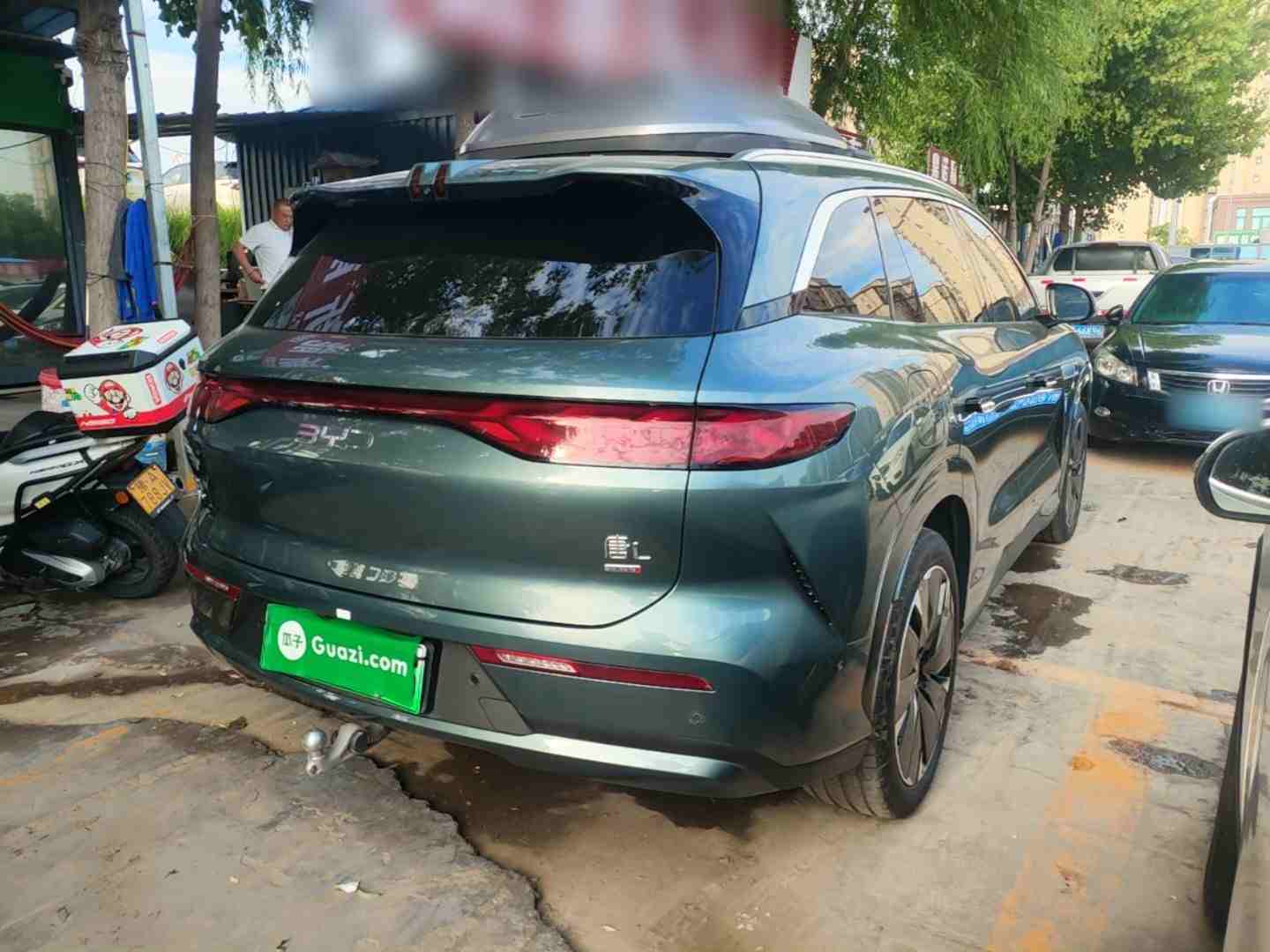 车辆右后45度角实拍