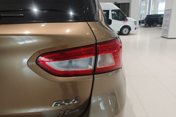 广汽传祺 传祺GS4 2015款 200T G-DCT豪华版车身外观9