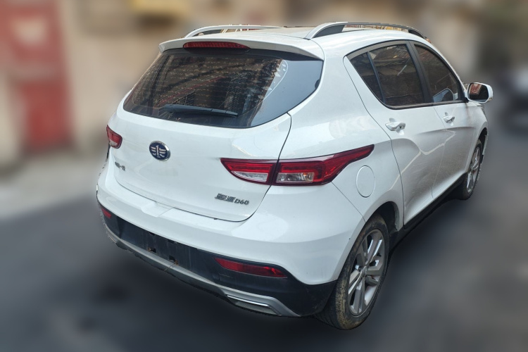 一汽 骏派D60 2017款 1.5L 手动豪华型车身外观7