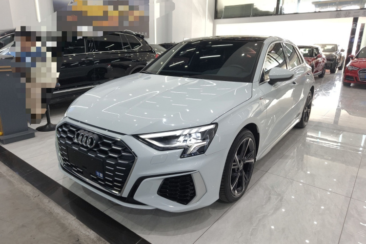 奥迪A3 2024款 Sportback 35 TFSI 时尚运动型车身外观1