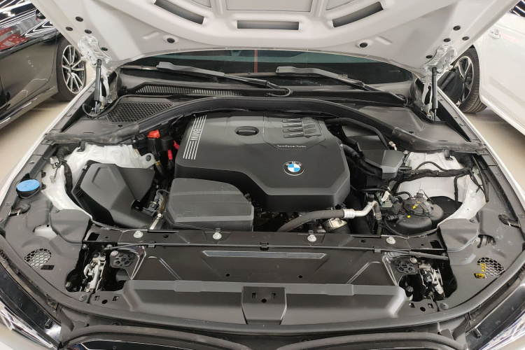 宝马3系 2024款 325Li M运动曜夜套装机舱底盘24