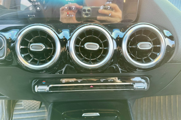 奔驰B级 2020款 B 180中控内饰7004