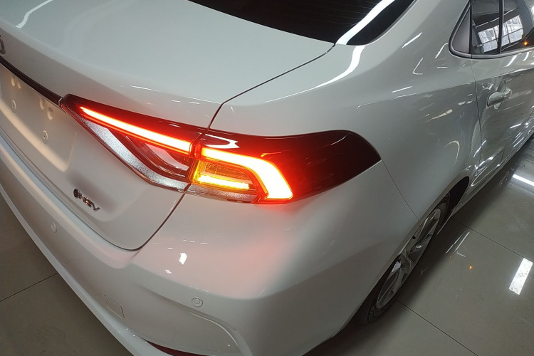 丰田 卡罗拉 2024款 1.8L 智能电混双擎 精英版车身外观9