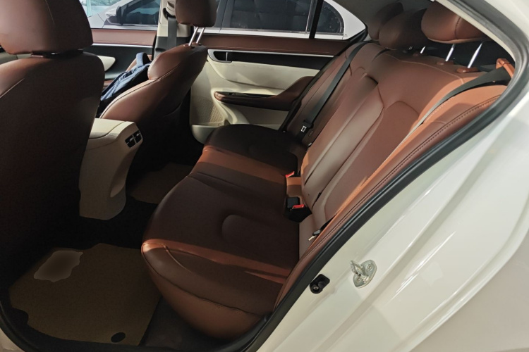 现代 名图 2021款 1.8L CVT GLX精英版中控内饰7004