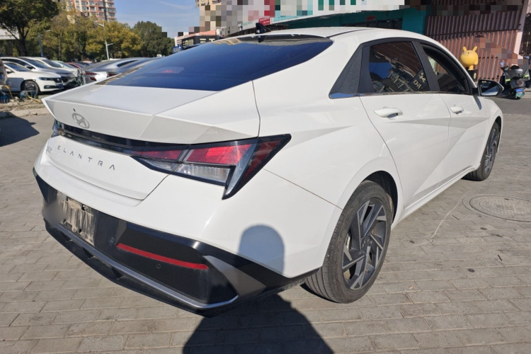 现代 伊兰特 2023款 1.5L CVT GLX精英版车身外观6005