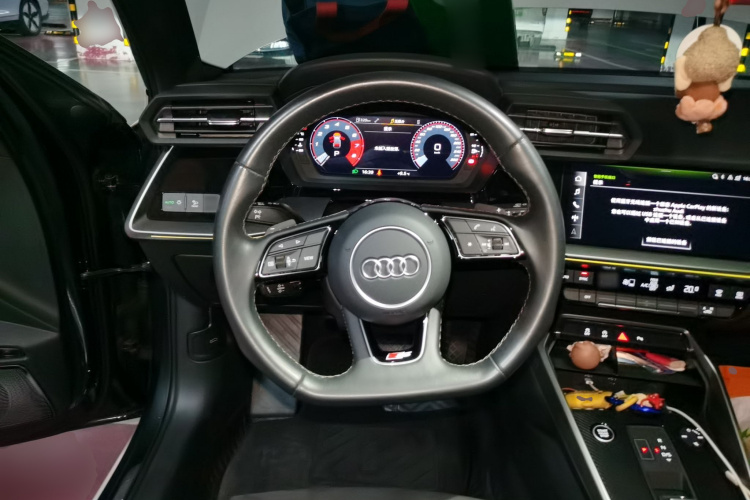 奥迪A3 2024款 A3L Limousine 35 TFSI RS套件燃速型中控内饰13