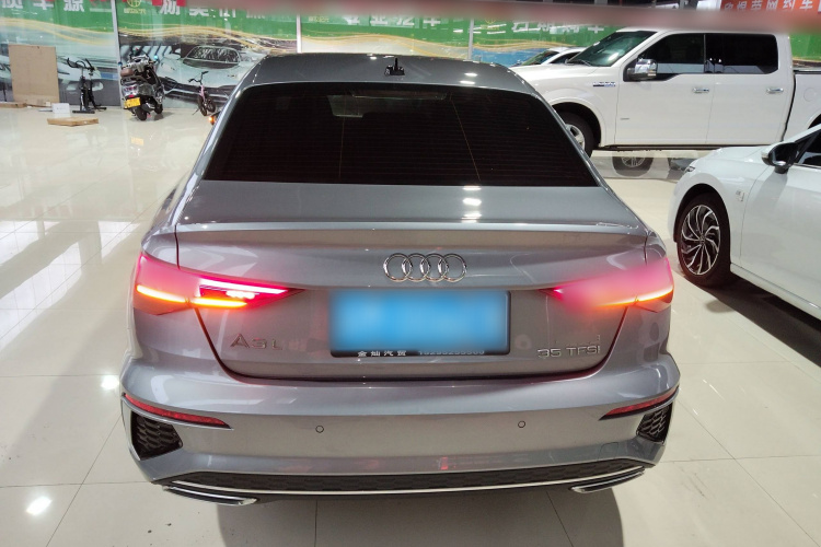 奥迪A3 2024款 A3L Limousine 35 TFSI 时尚运动型车身外观6
