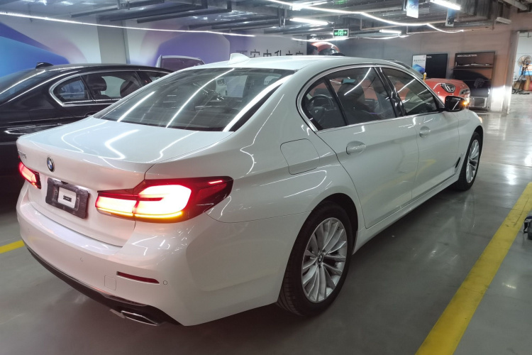 宝马5系 2022款 改款二 525Li 豪华套装车身外观7