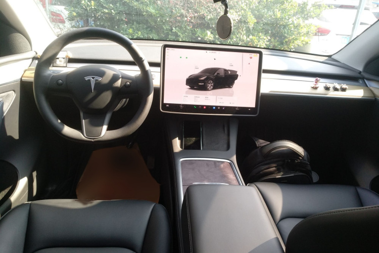特斯拉 Model Y 2022款 改款 后轮驱动版中控内饰7002