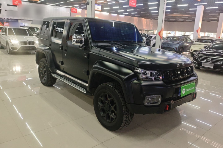 北京越野 北京BJ40 2024款 2.0D 刀锋英雄荣耀版车身外观3