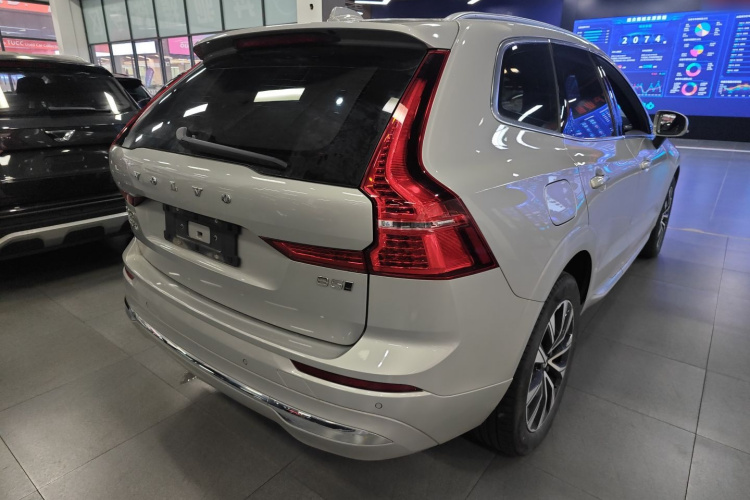沃尔沃XC60 2023款 B5 四驱智远豪华版车身外观6005