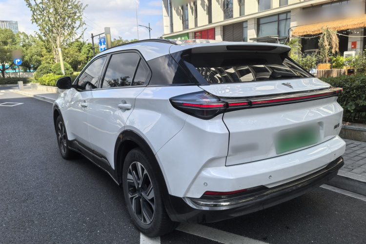 哪吒汽车 哪吒U 2022款 智500 磷酸铁锂车身外观6003