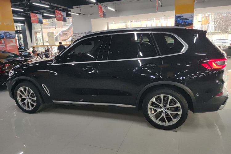 宝马X5(进口) 2021款 xDrive30i X设计套装车身外观4