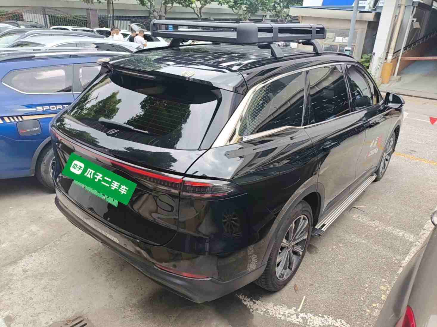 车辆右后45度外观展示