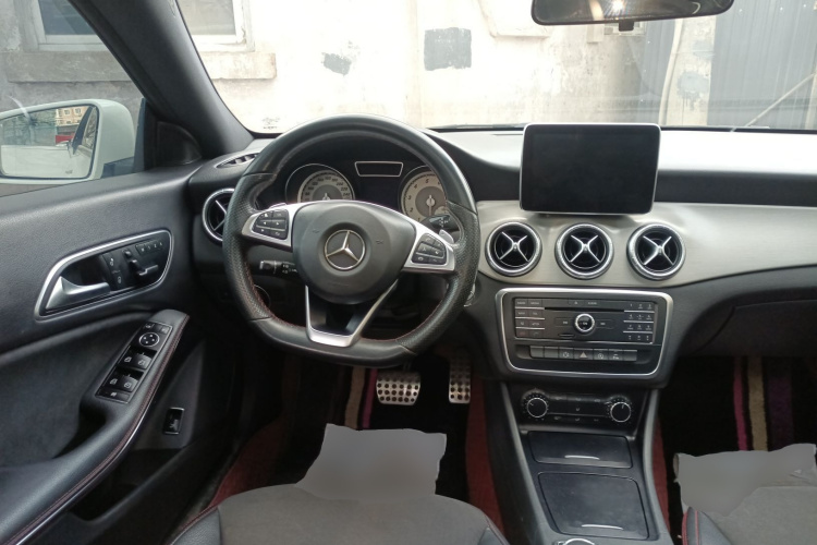 奔驰CLA 2015款 CLA 220 4MATIC中控内饰13