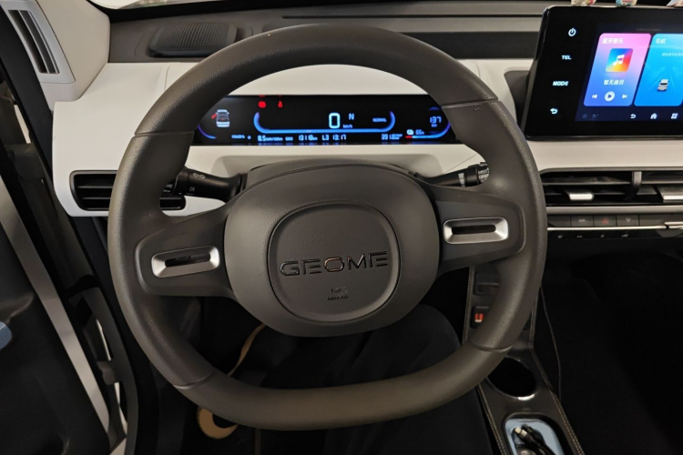 吉利银河 2023款 熊猫mini 200km 灵动熊中控内饰13