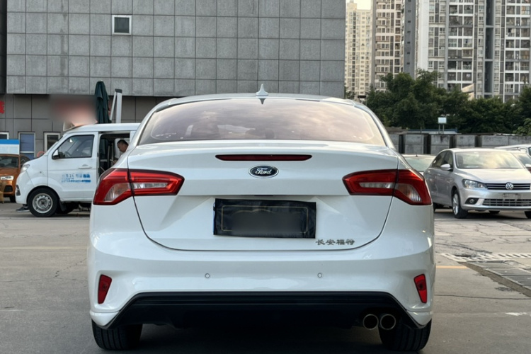 福特 福克斯 2020款 三厢 1.5L 自动锋跃型车身外观6007