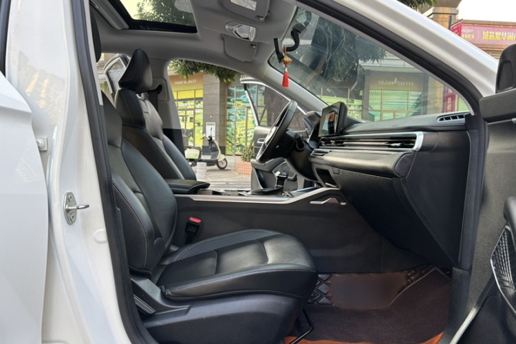 吉利汽车 帝豪 2022款 第4代 1.5L CVT尊贵型中控内饰7008