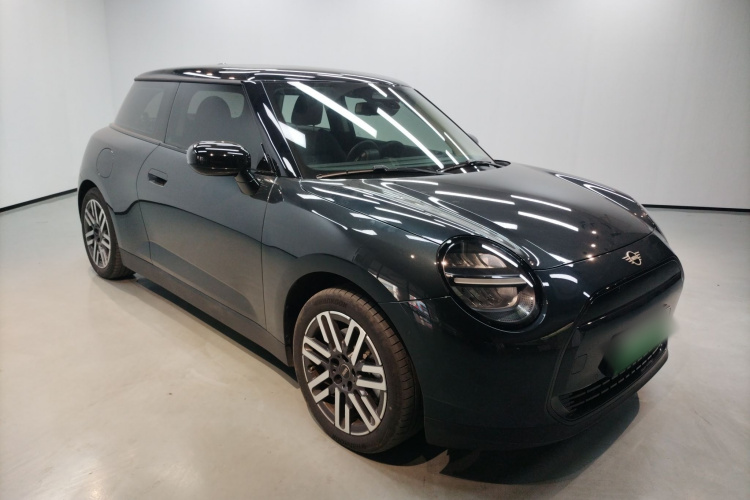 电动MINI COOPER 2025款 456km COOPER E 经典派车身外观3