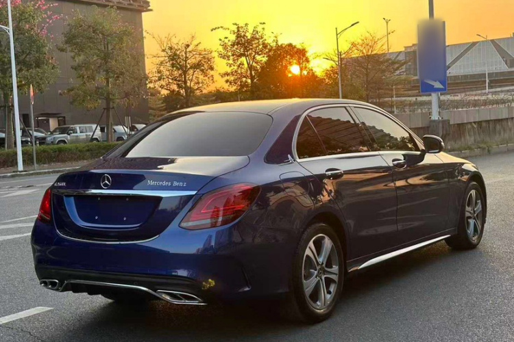 奔驰C级 2019款 C 260 L 运动版车身外观6012