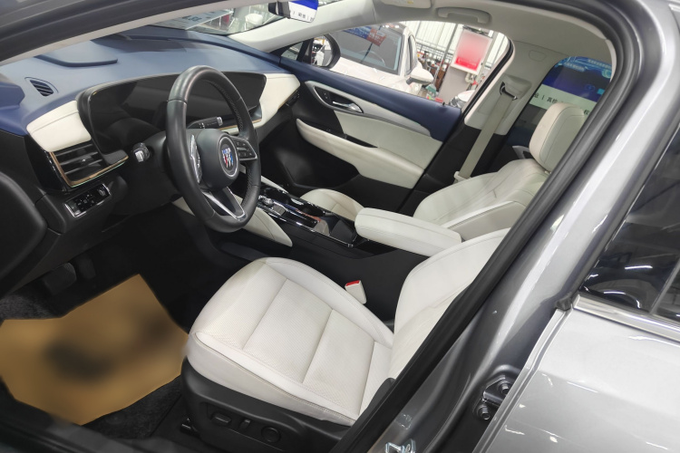 别克 2024款 昂科威Plus 四驱Avenir艾维亚中控内饰7002