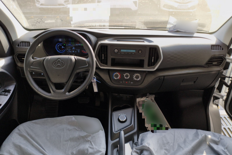 长安凯程 长安睿行EM80 2025款 客运版 舒适型 6座 260km 对开门 60kW中控内饰12