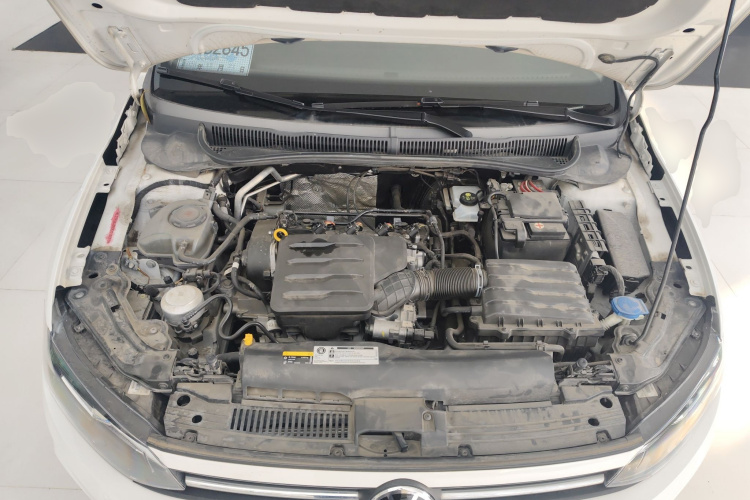 大众 Polo 2021款 Plus 1.5L 自动炫彩科技版机舱底盘24