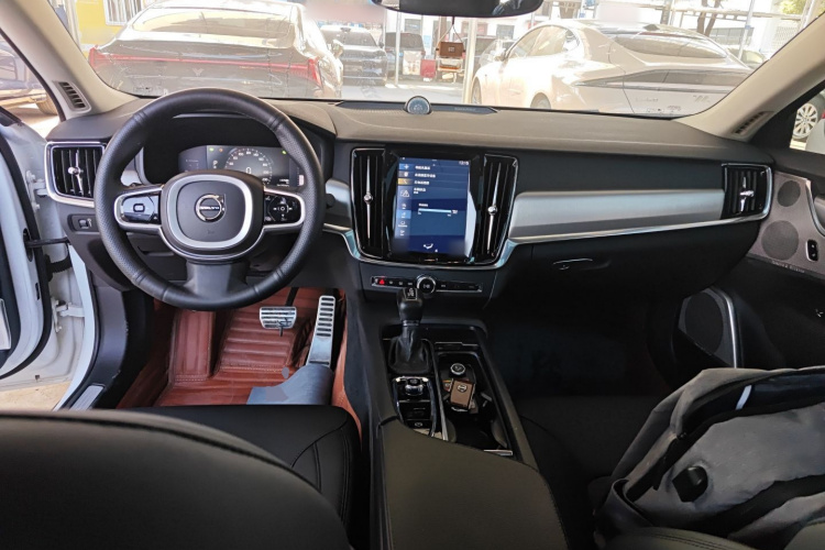 沃尔沃S90 2019款 T4 智逸版中控内饰12