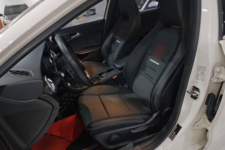 奔驰A级(进口) 2018款 A 200 动感型局部细节19