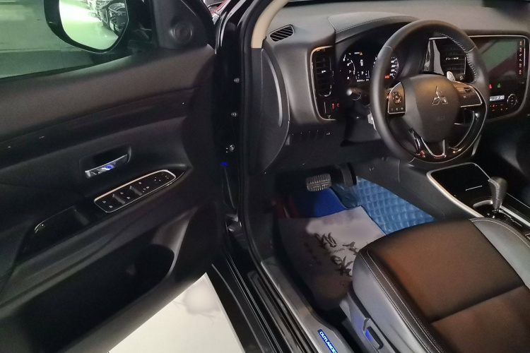 三菱 欧蓝德 2019款 2.4L 四驱致享版 5座 国VI中控内饰7002