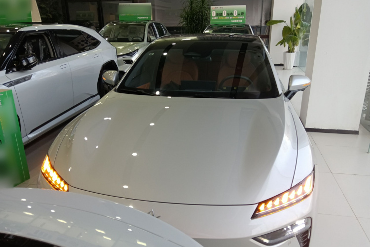 东风奕派 eπ007 2025款 纯电 565四驱Max领航版车身外观2