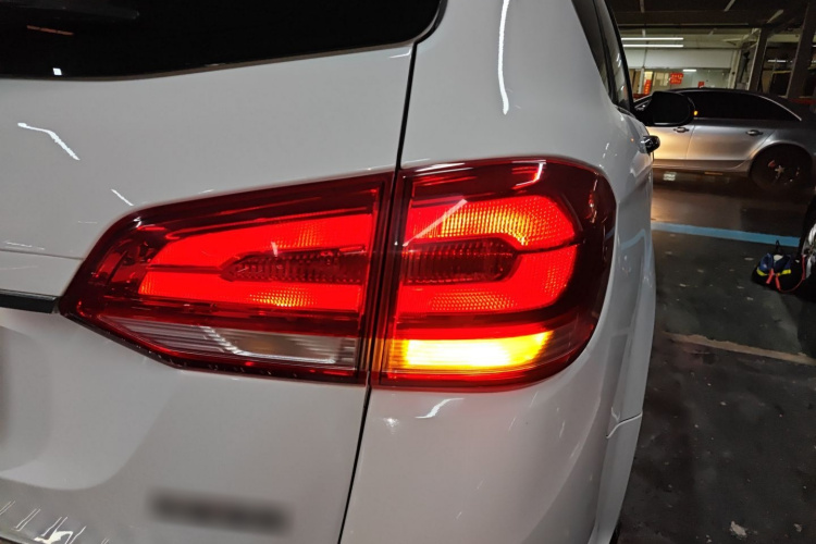 哈弗H6 2017款 蓝标 运动版 1.5T 自动两驱豪华型车身外观9