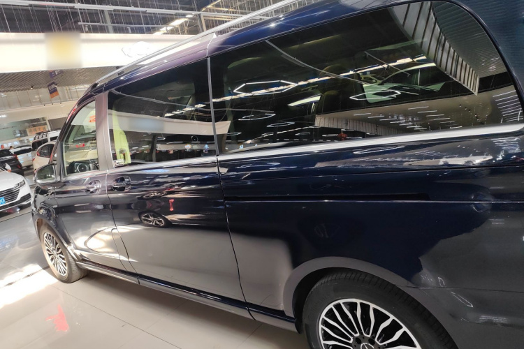 奔驰V级 2017款 V 260 L 尊贵加长版车身外观6003