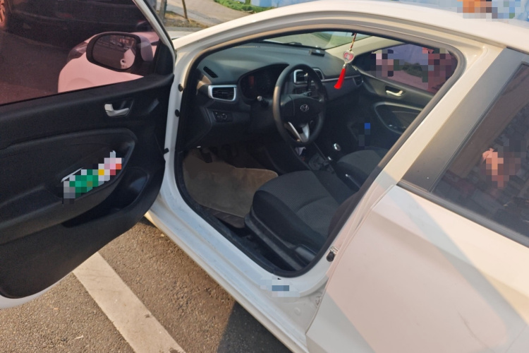 现代 瑞纳 2017款 1.4L 手动焕彩版 国V中控内饰20